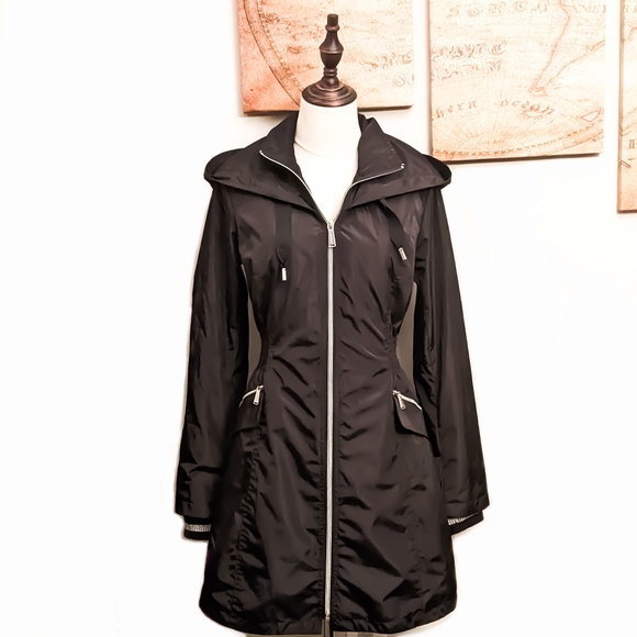 Black Sleek Chic Ladies Rain Coat - Picture 4 of 6